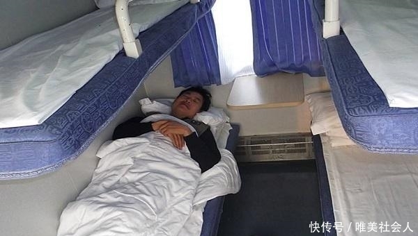  「情商」火车硬卧下铺被老人“占”了，怎么处理？高情商处理方