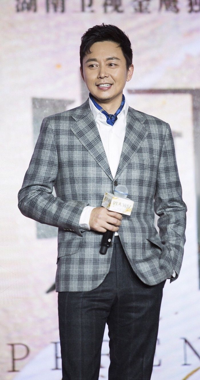 《叔圈101》solo出道 刘奕君戏外尽显潮叔时尚腔调