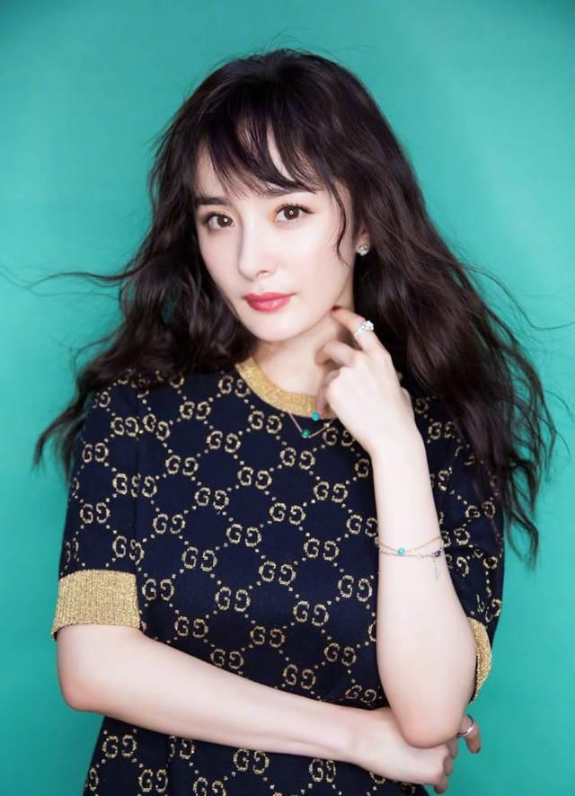 杨幂这款流苏裙是舞台装？咋感觉日常穿更圈粉！