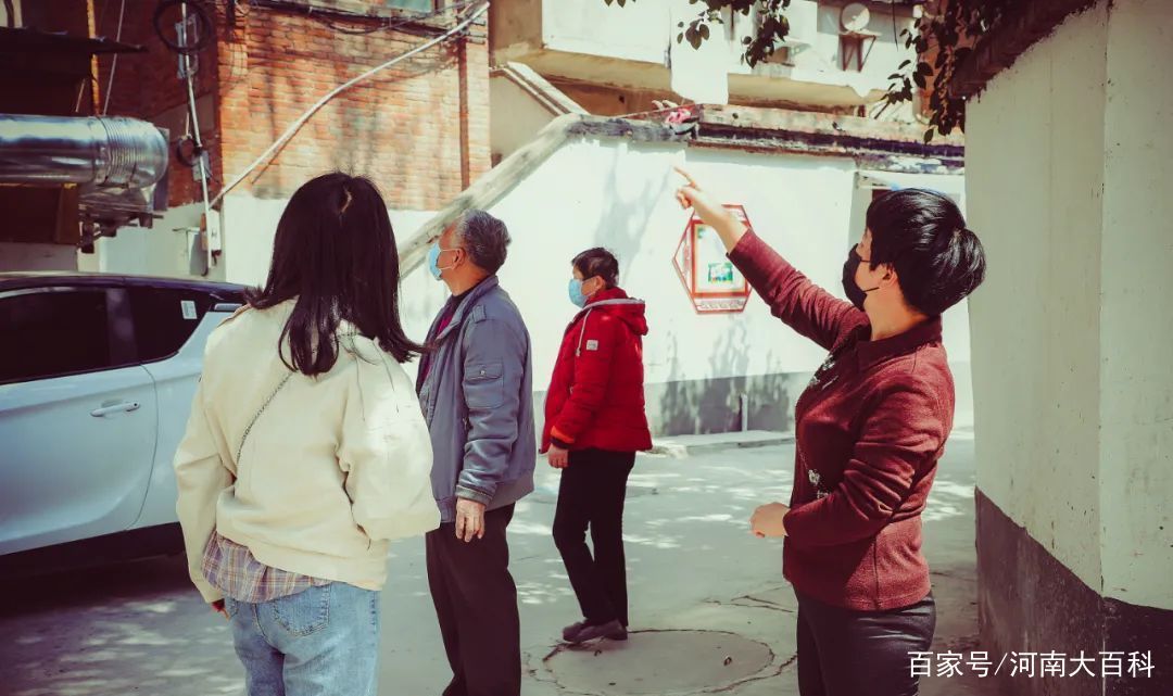  周口■周口：像北岗楼旁这座“古董爷爷”的老楼，看一眼少一眼！