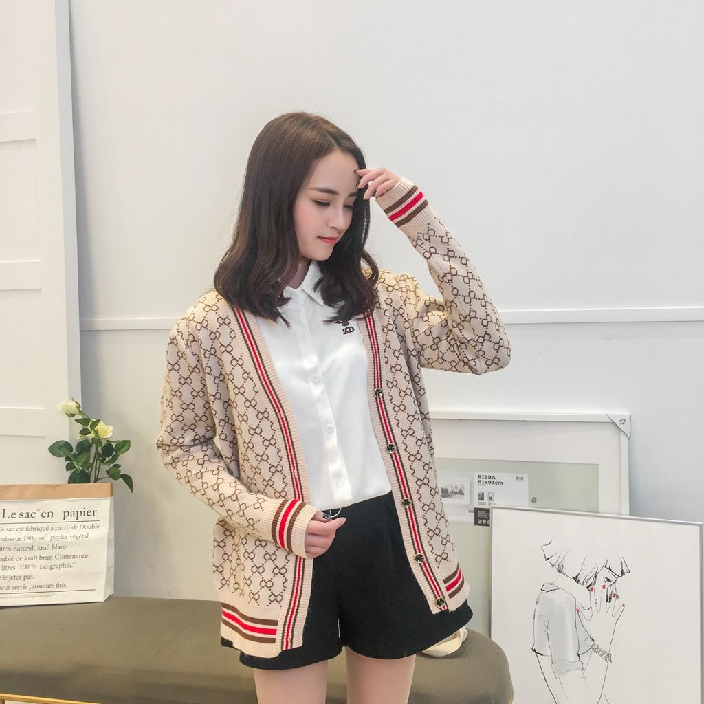 1米58的女人尽量少穿长外套，入秋就要这样穿，看着十分显高