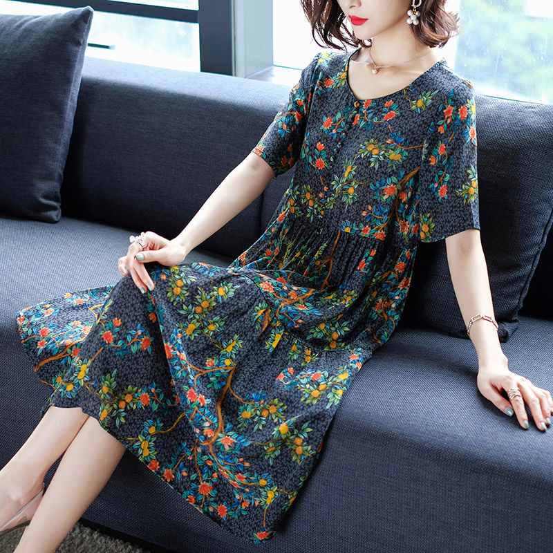 偷偷告诉你:“漫步裙”比旗袍时髦千倍，最适合6070后女人