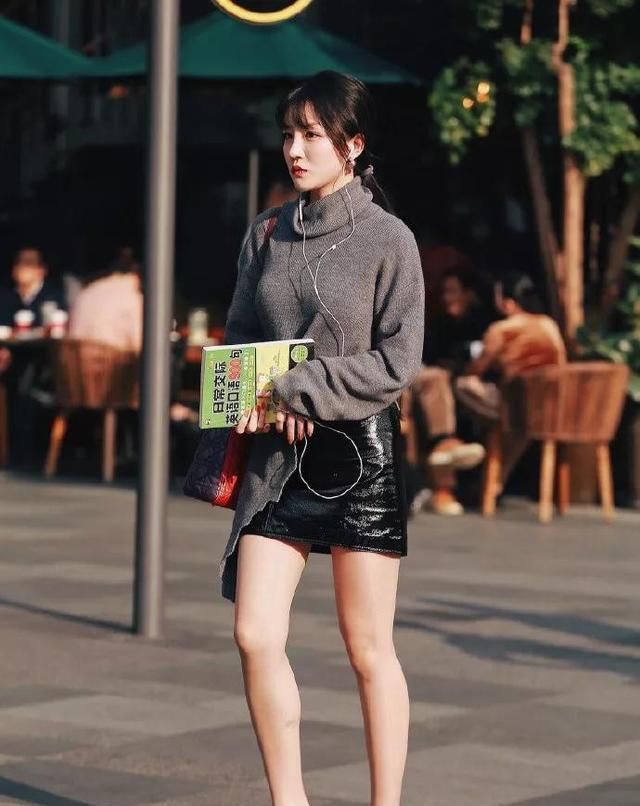「学学」街拍:好的身材不需要过多的言语,这样的穿搭,大家可以学学