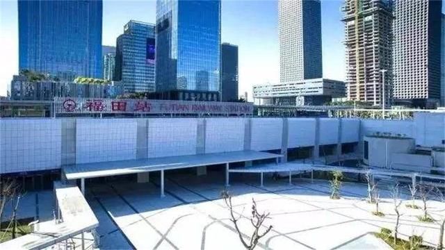 中国最大地下火车站:主体结构有地下三层，仅出入口就有16个