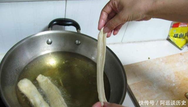 油条:油条的简单做法, 自己在家里做超简单
