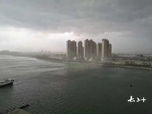  【天气】广东多地狂风暴雨来袭！未来几天将改变晴热“画风”