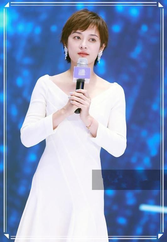 本以为穿白色长裙的马伊琍气质够好的了，可看到孙俪，我沉默了！