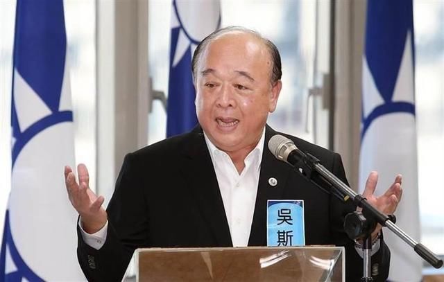  「亲上」蔡英文亲上火线呛吴斯怀？罗智强惊：民进党也太猴急了