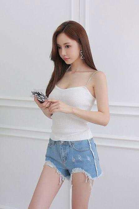 紧身裤减龄显年轻，尽显妹子曼妙身姿，让你潮流又抢眼