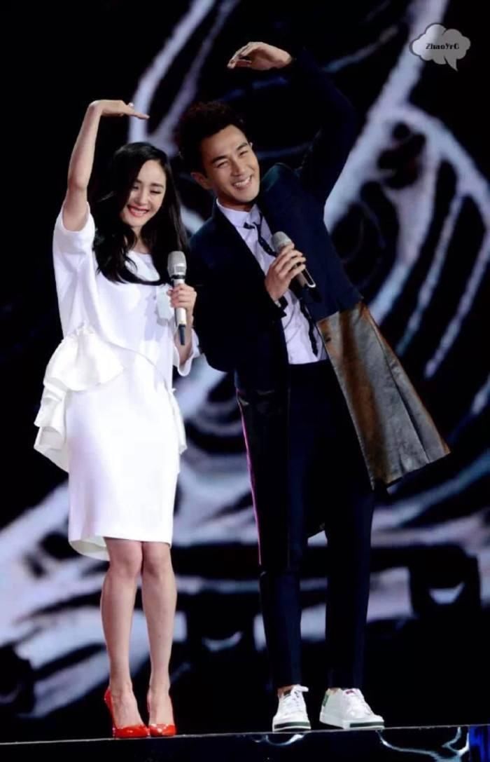 刘恺威携手杨幂现身孕检院，二胎落实!网友:离婚传言不攻自破