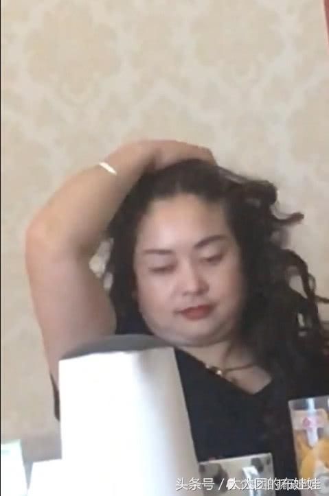 全网最真实的“水缸脸”，撩头发的那一刻，让多少人心如死灰