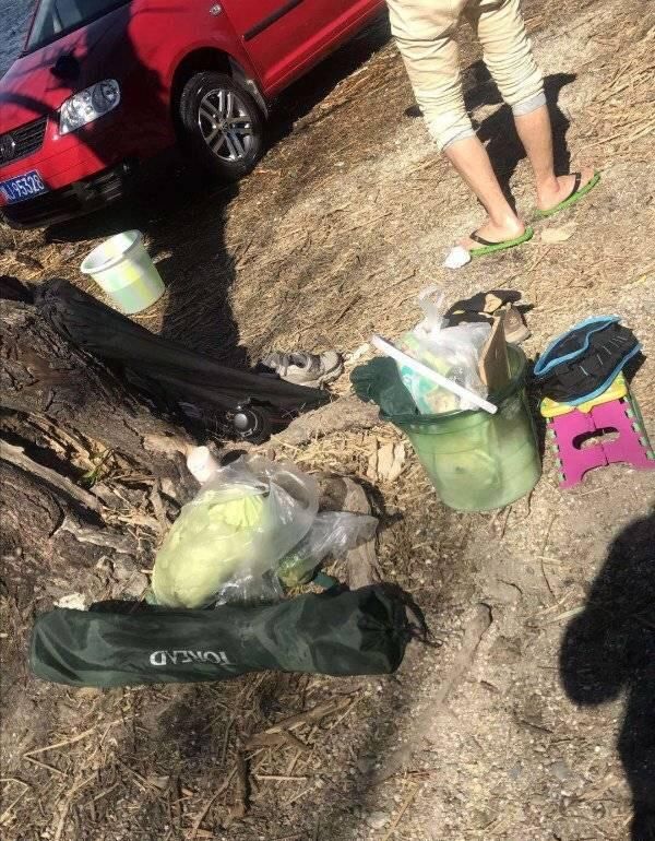 太恶心!一四川牌照车辆在大理洱海洗车!坚决曝光!