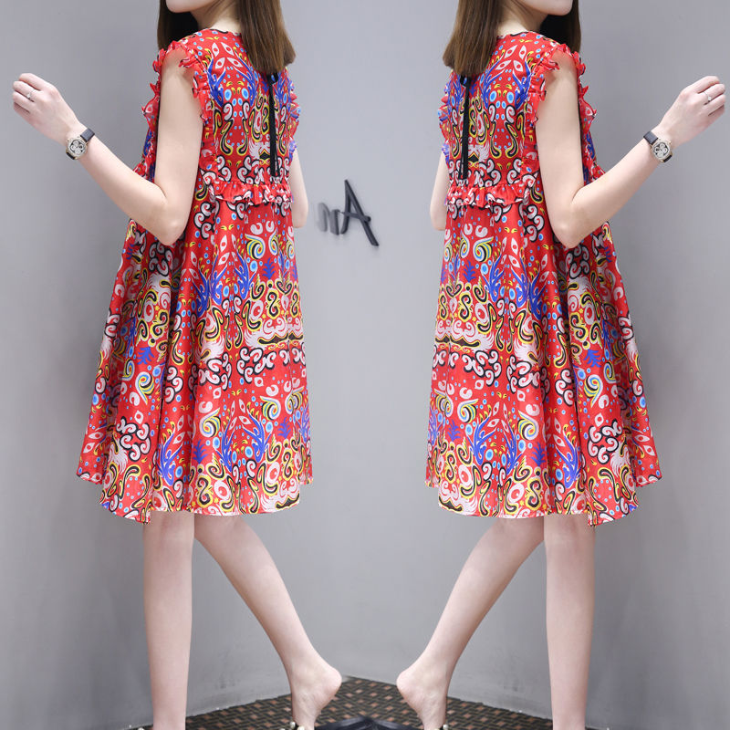 信吗，绝对让你一饱眼福，看下图女人穿的是什么，美丽大方贼洋气