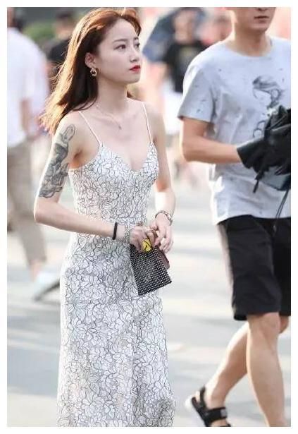 街拍：图1高挑时尚，图3妆容精致，图8凹凸有致