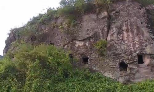 重庆一绝壁发现神秘洞穴群，曾架设过机关暗器，连专家也解释不了