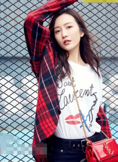 王鸥将裤子和靴子融为一体, 展现逆天大长腿, 又学到了一招!