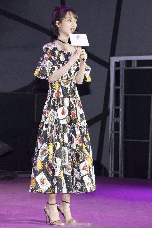 杨紫瘦出尖下巴,都有点不像她了!网友:为了增高连这鞋都穿上了