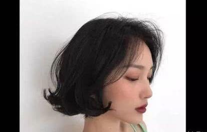 蓬松:2019最流行的短发“蓬松气垫烫”,换上的女生都变美了!