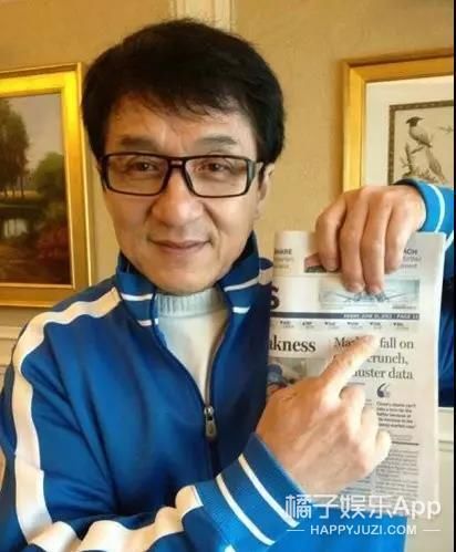 吴京幽默回应黑白照:健在!过去几年成龙都被去世三次了…