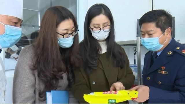  [食堂]宝应开发区：检查食堂 保“舌尖安全”