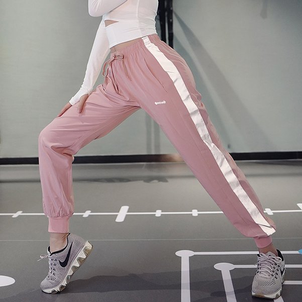 闷热的瑜伽服已过时，今秋最受欢迎的是这几款吸汗瑜伽服