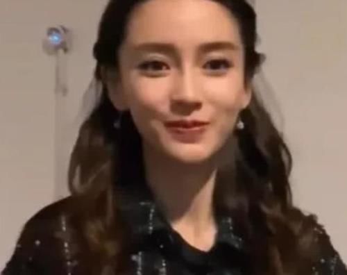 杨颖@七阿姨采访杨颖,为蹭热度故意不开滤镜,哪知暴露杨颖真实颜值