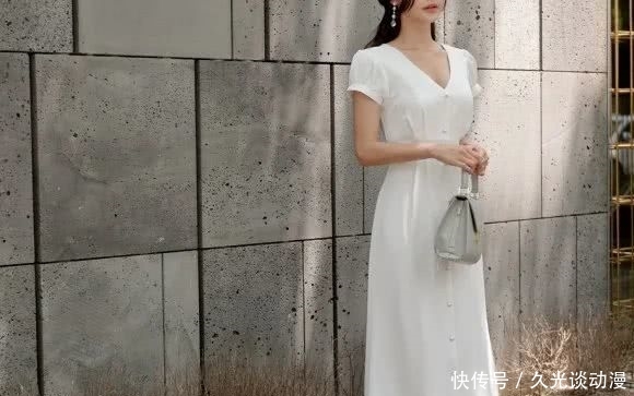  云霄：美图图鉴：孙允珠，云霄炫白飘影宫廷袖清纯长裙