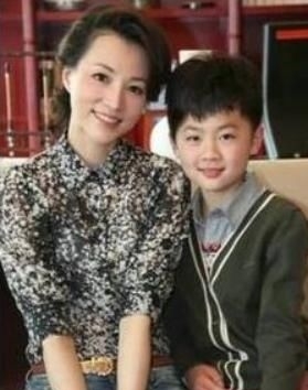  【分半钟】15岁“被逼”打工，37岁成一姐，嫁真爱当后妈，董卿其实很“飙”