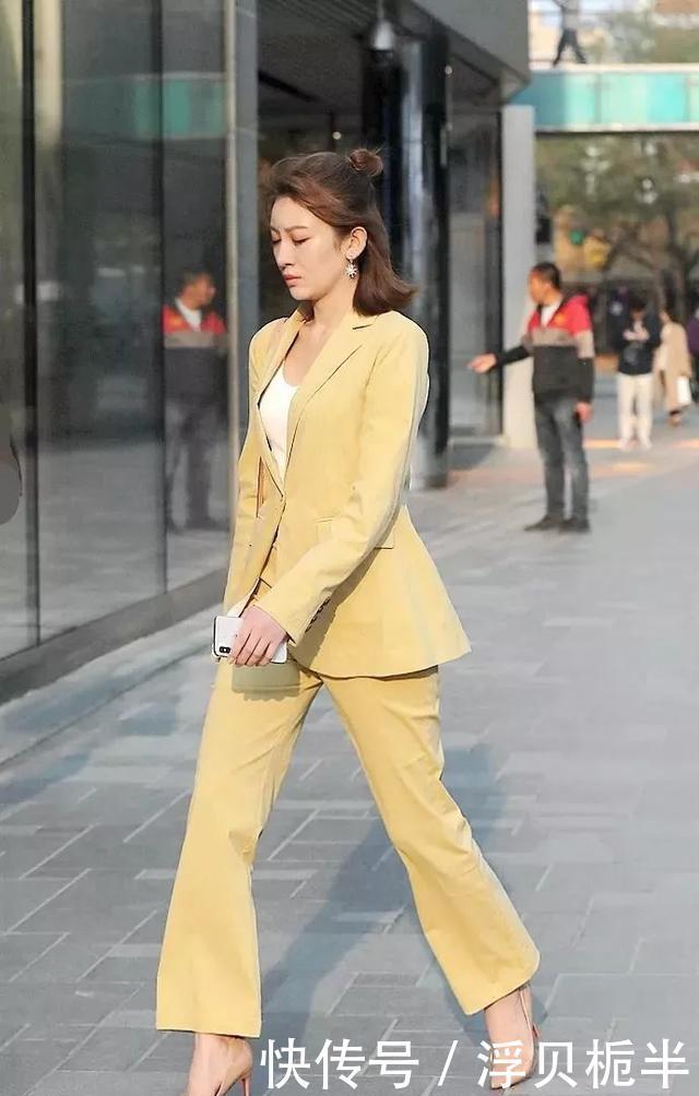 『性感』美女网纱连衣裙搭配一双高跟鞋,给你性感的同时还很时尚