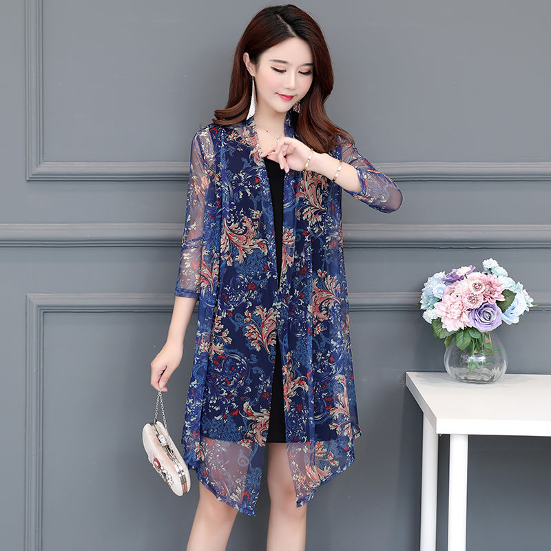 女人爱美不分年龄，中年女人穿这裙，高雅又洋气，特有女人味