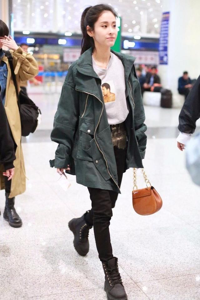 张碧晨腿瘦成两根针，网友:跟我胳膊差不多!这能承受上半身?