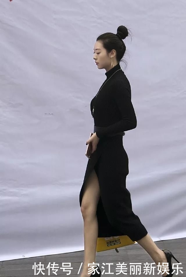  [女生]都市女生搭配高跟鞋，气势十足又美丽