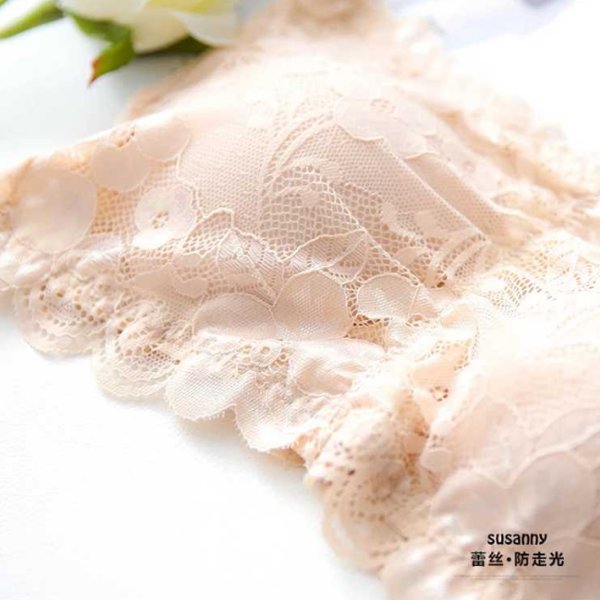 去了趟香港，看到新鲜出炉的文胸，那个柔软，那个舒服，难以忘怀