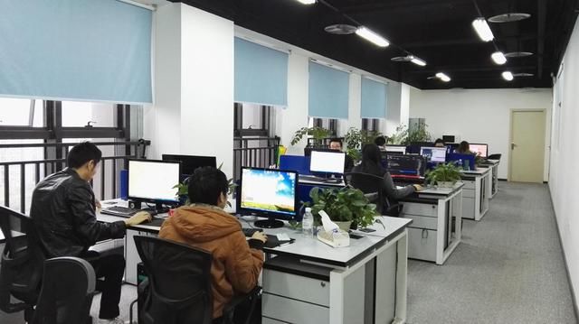 大厂程序员年薪四十万却羡慕15万的公务员？网友：做的没错！