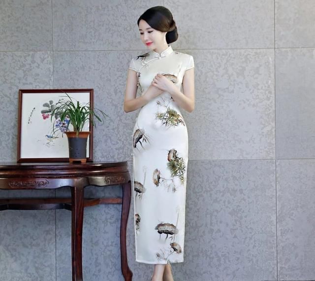 潮流显大牌，旗袍也能带你引领新时尚！