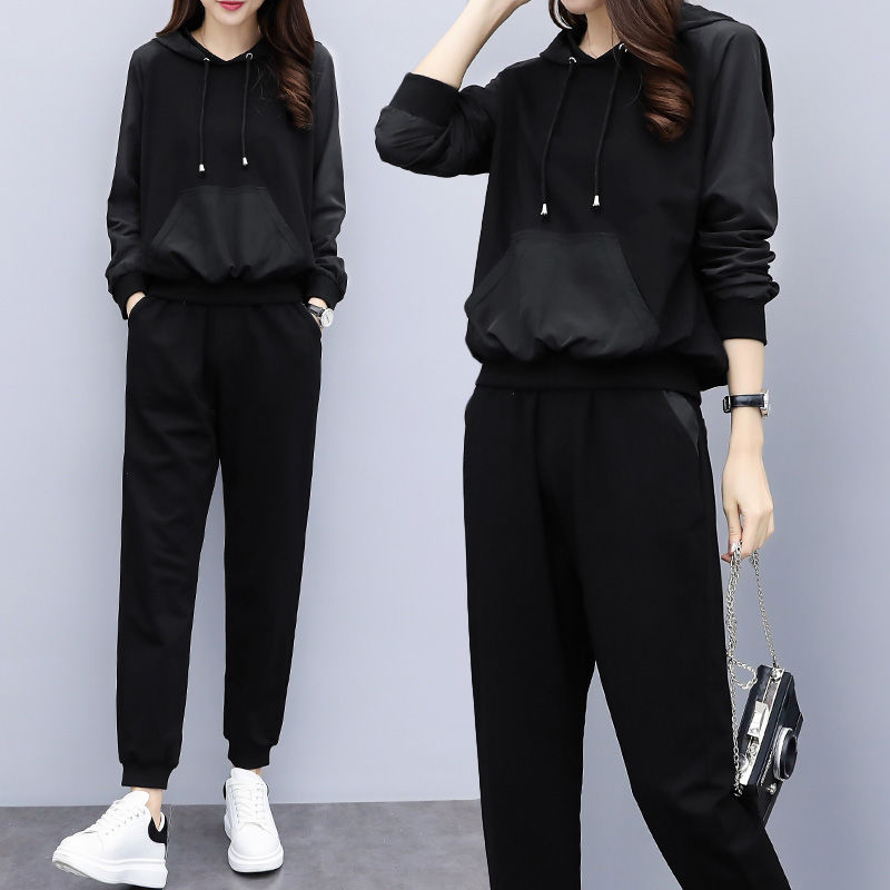 刚入秋，还不至于穿毛衣!现流行的“洋气套装”，保暖超美嫩