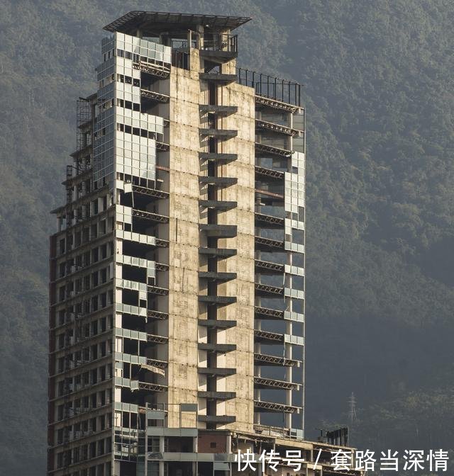一栋45层的“烂尾楼”，没有电梯，如今成世界上最高的贫民窟！
