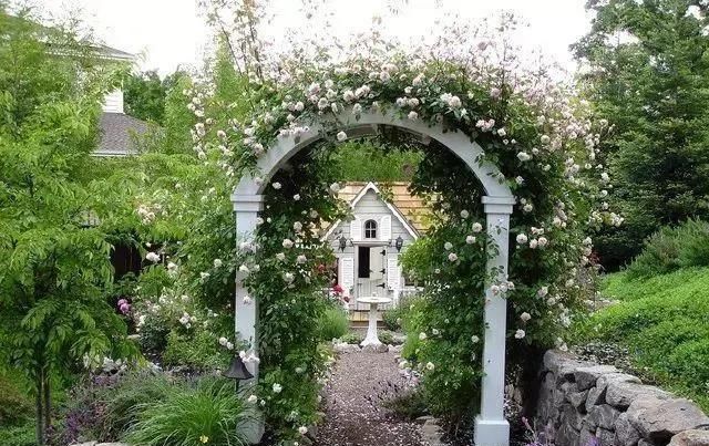  [花园里]花园里安置一样物件起画龙点晴之功效，瞬间让你的花园变美100倍