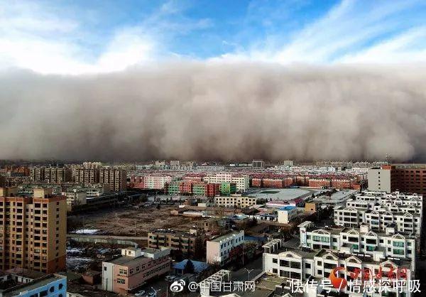 罕见！乌鲁木齐下黄雪这是来自大自然的警告！