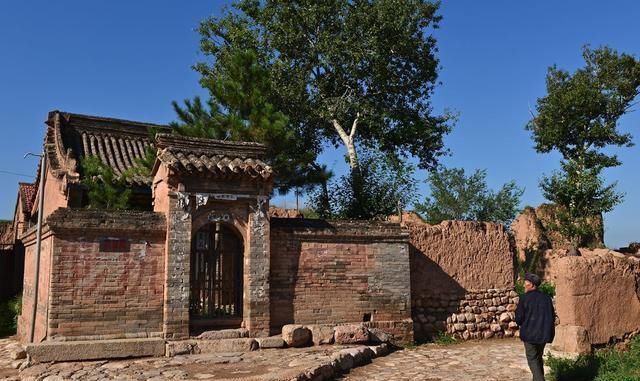  「邻居家的房」“不怕青龙高万丈，就怕白虎抬头望”，啥意思？古人的修房智慧