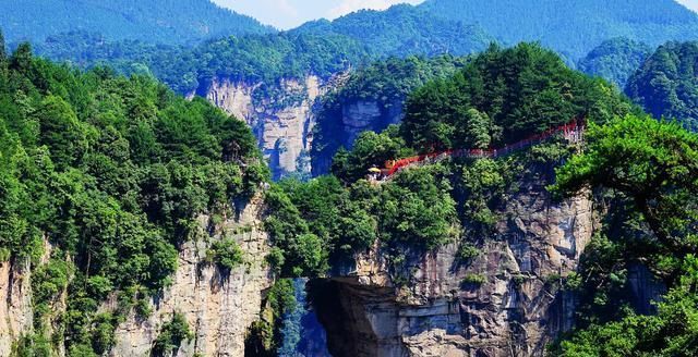 我国落差最高的天然石桥，横跨高山之巅，这座旅游石桥你敢走吗？