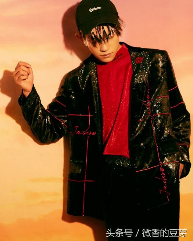 易烊千玺一飞冲天，侧面“鸡冠头”帅炸，汪涵看了都笑到合不拢嘴