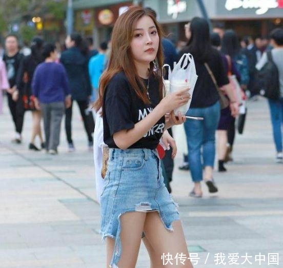 摄影师街头风格各异的美女们，到底哪位更符合你的胃口