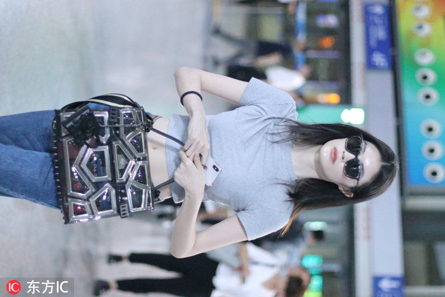 何穗成功入选维密将和奚梦瑶陈瑜同台心情好 露脐装秀好身材