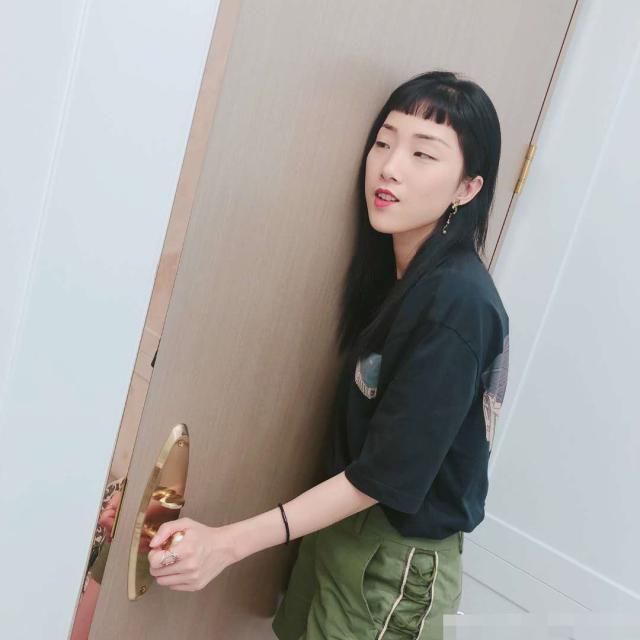 Yamy换发型了，眉上刘海被吐槽，和徐梦洁同框对比很明显