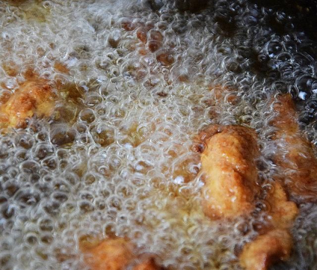  【更是】美食炸鸡因为其独特美味已经深入人心，这款韩式果酱炸鸡，更是有滋味