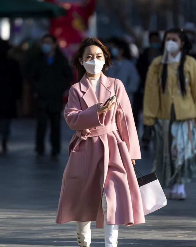  『服装』小姐姐的换装秀,你最喜欢她穿哪套服装呢?