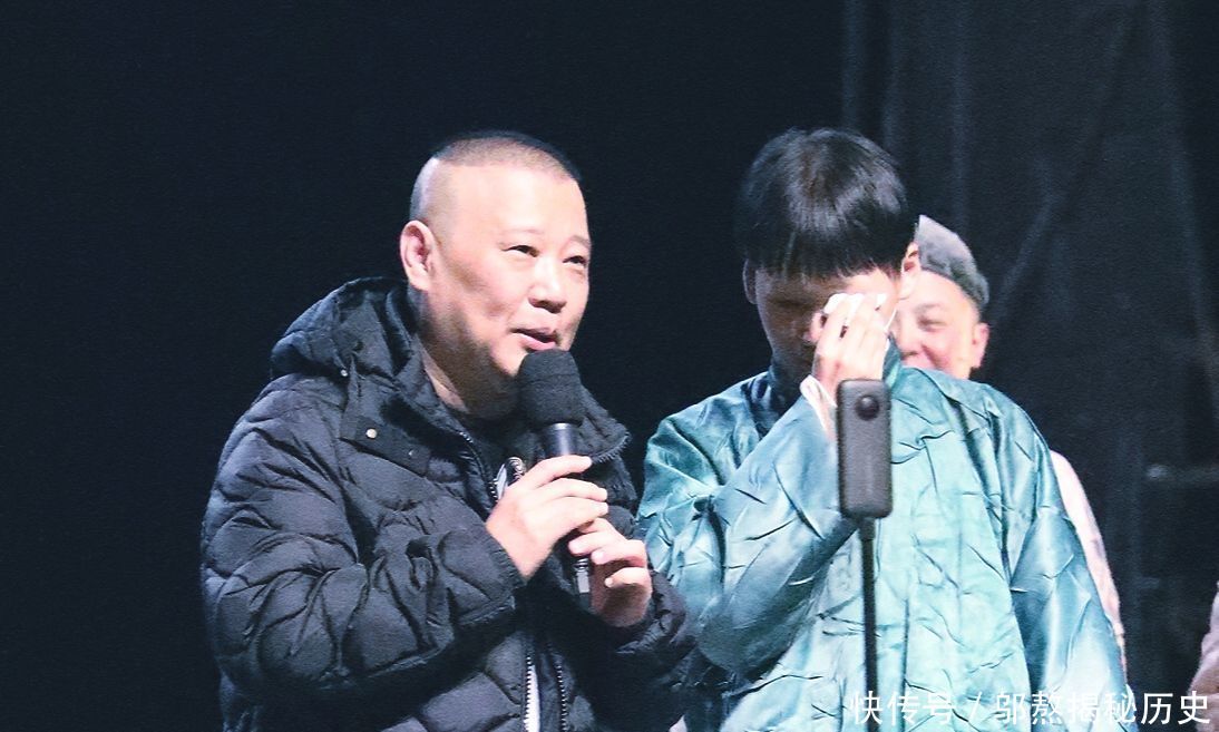 郭德纲现身话剧牛天赐