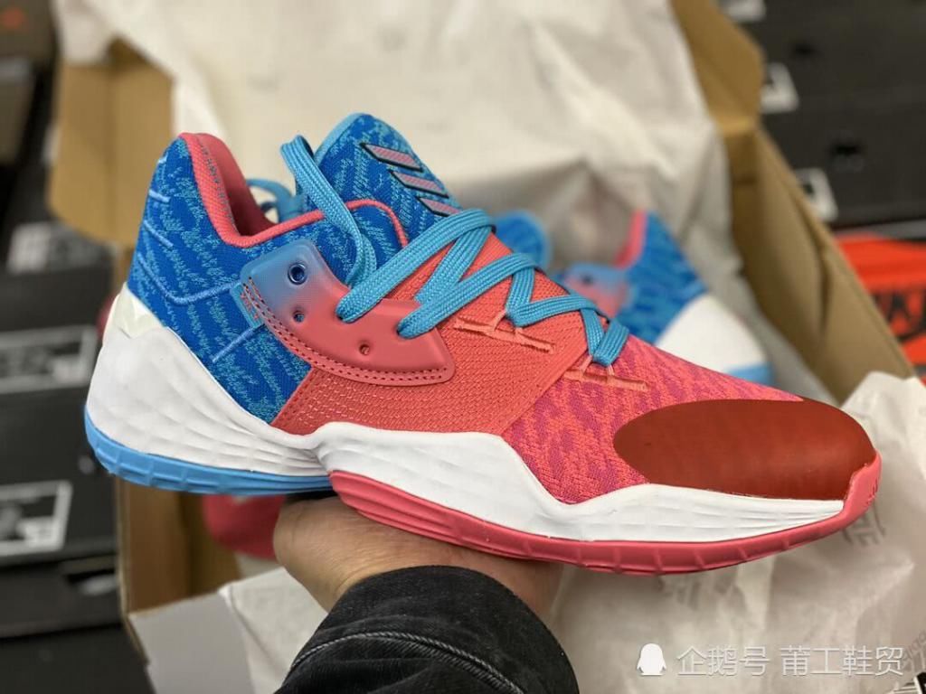  开箱|颜值提升却丢弃了性能，实战还能香吗？阿迪达斯Harden 4粉蓝开箱！