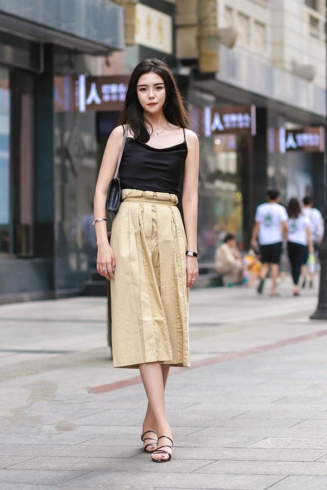 深圳街拍 长腿美女穿真好看, 有多少男人能Hold住呢?因为她太养眼